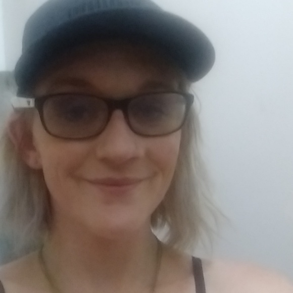 Meet your Posher, Amanda - Picture 1 of 1